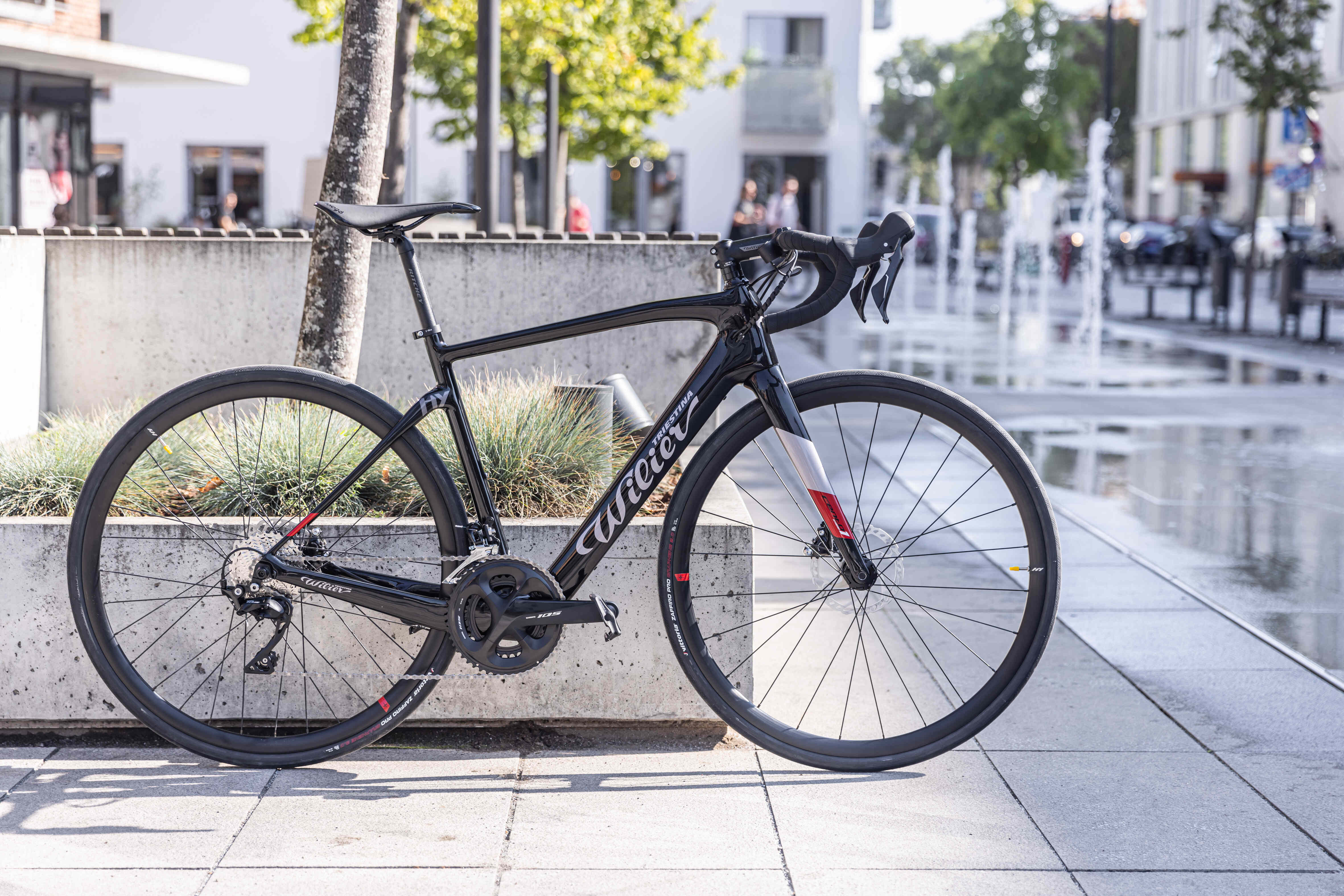 Wilier Cento1 Hybrid 105 / Black Grey Red